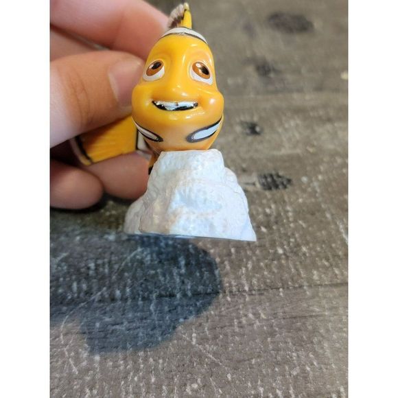 Finding Nemo Disney Pixar coral reef toy figure - Picture 2 of 5